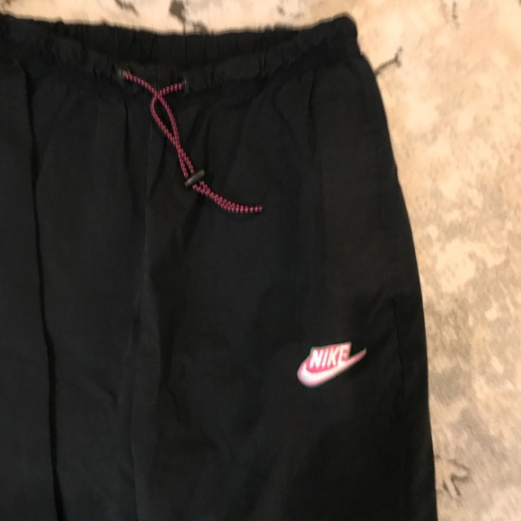 Nike Black Ankle Cropped Pants with Elastic Cuffs - Picture 2 of 6